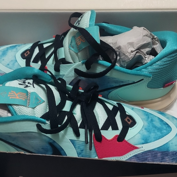 Kevin Durant XIV...Kylie Low 5 - Picture 5 of 8